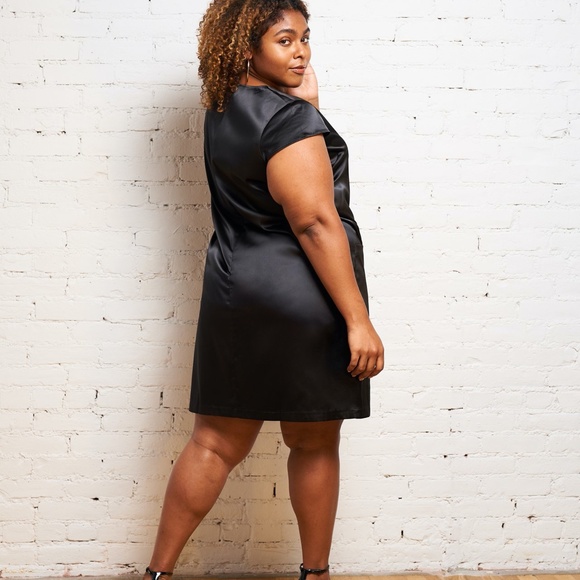 Universal Standard Alexandrina Pocket Dress - Picture 2 of 13